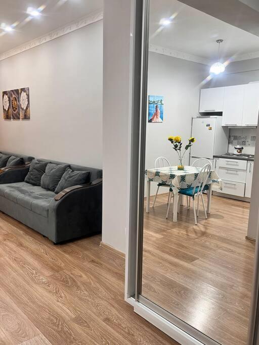 2-Х Комнатная В Золотом Квадрате Apartment อัลมาตี ภายนอก รูปภาพ