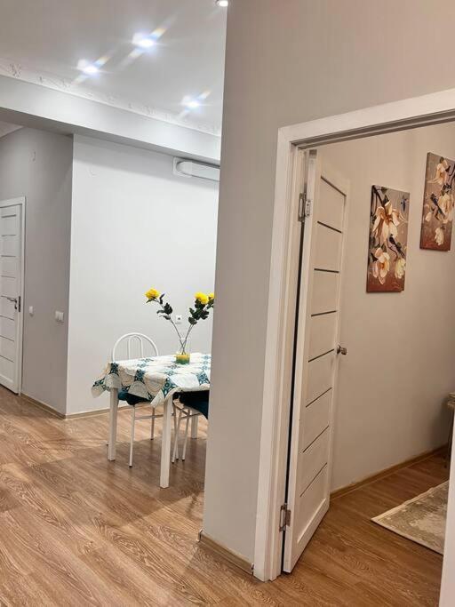 2-Х Комнатная В Золотом Квадрате Apartment อัลมาตี ภายนอก รูปภาพ